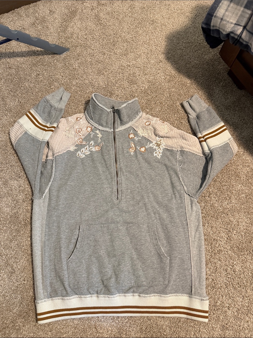 Embroidered Half-Zip Pullover Sweatshirt in Light Gray & Cream